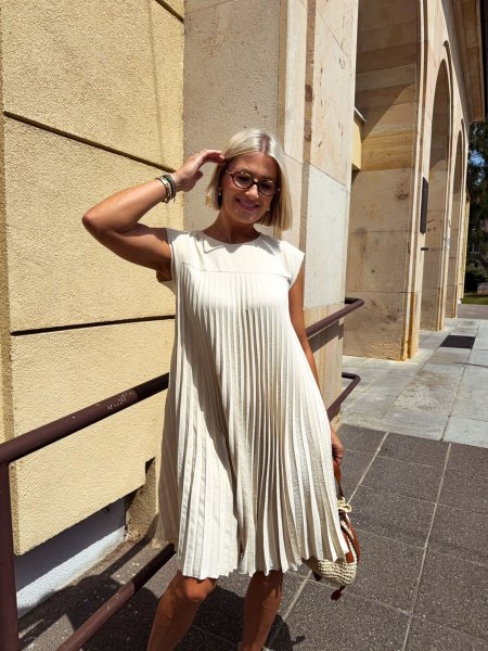 Šaty Sabrina krátke 8247