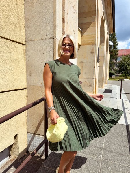Šaty Sabrina krátke 8247